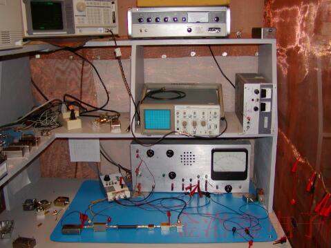 Wenzel Oscillator內部的相位噪聲測量系統